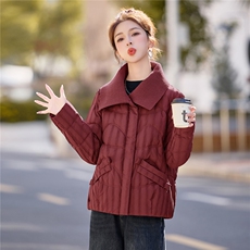 2025年冬季毛线大翻领90白鸭绒轻薄羽绒服外套，女装羽绒服，简韵佳