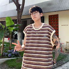 酒红色