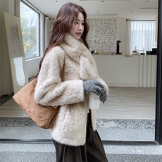 现货主推新款软糯仿獭兔毛加厚保暖配围巾环保皮毛一体p195-k298，女装羊羔毛/颗粒绒，丝露怡语