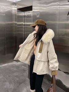 2022狐狸毛派克服图片