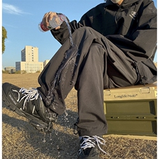 黑色