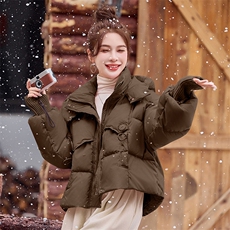 白鸭绒2025年冬季有帽不可拆休闲宽松羽绒服，女装羽绒服，布依丽人