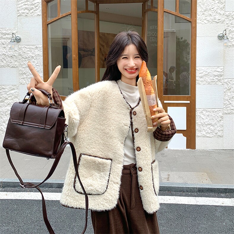 杏色皮毛一体外套女秋冬超火好看高级小众加绒加厚短款羊羔毛夹克,女装皮草,2C029