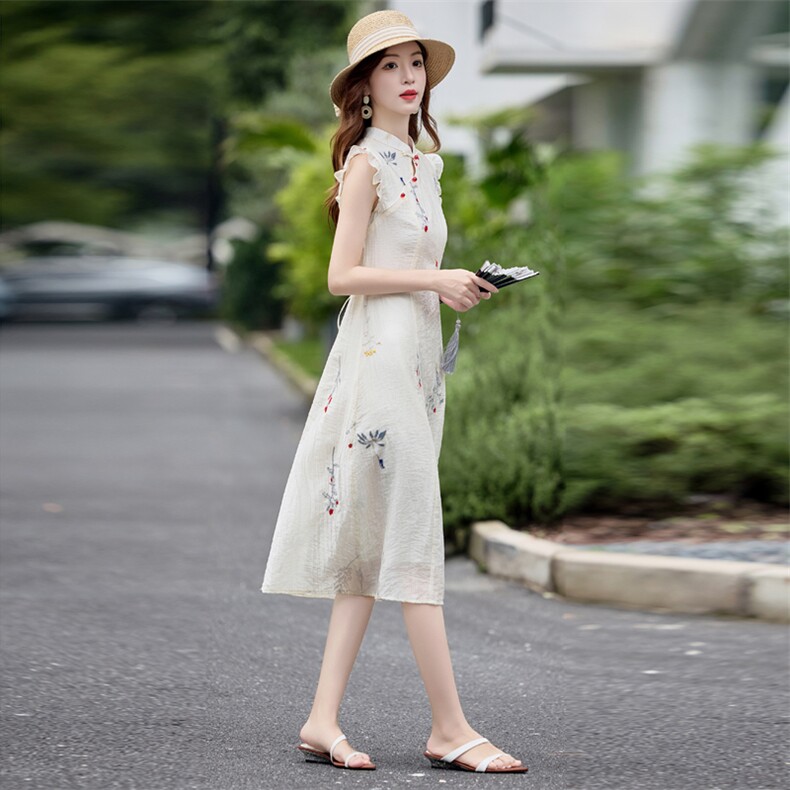 2025年夏季新中式刺绣碎花收身显瘦连衣裙现货,女装连衣裙,辉煌依升