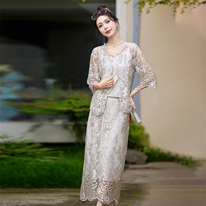 高级感蕾丝套装裙女2024夏季新款气质小香风刺绣上衣半身裙三件套图片