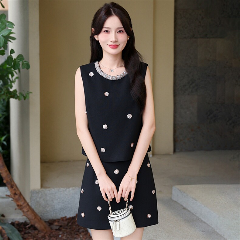 2025年夏季新款时尚潮流舒适修身显瘦手工订珠无袖两件套裙，女装套装/套裙，心心服饰