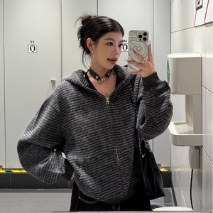 早秋装连帽卫衣女春秋季韩版宽松初秋薄款短款小个子条纹开衫外套