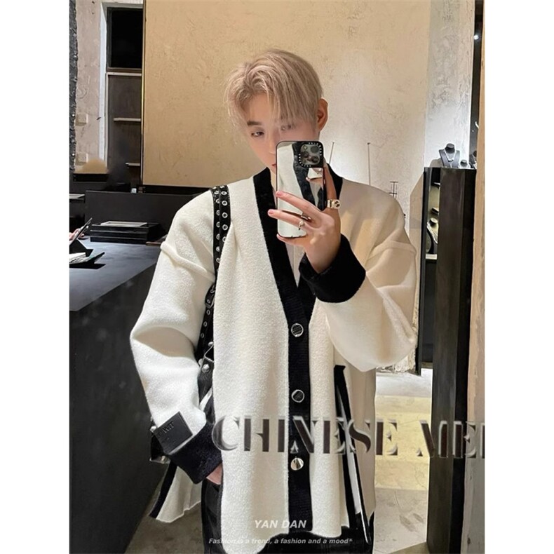【有货】DMY9234-P68 白色条纹开衫毛衣外套男潮高级感V领针织衫图片