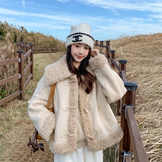 现货好数据25冬装短款月牙皮袢牛角扣皮毛一体182A-8587P185K268，女装皮草，浙宝182A