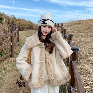 现货好数据25冬装短款月牙皮袢牛角扣皮毛一体182A-8587P185K268，女装皮草，浙宝182A