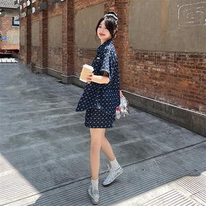 深蓝色牛仔印花套装女小个子2025夏季新款时尚炸街衬衫短裤两件套图片