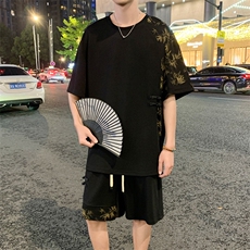 黑色