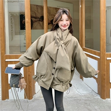 冬日韩系宽松羽绒服配围巾女2025新款设计感小个子大口袋保暖外套，女装羽绒服，2C159