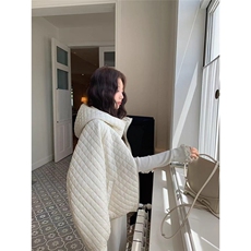奶油白棉服