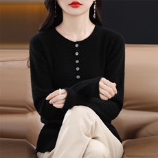 2025年冬新款圆领羊毛针织开衫女士纯色上衣宽松毛衣休闲外套，女装羊毛衫，唯若美羊绒