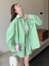 条纹拼接衬衫短裤套装女春秋2025新款多巴胺色流行超火两件套减龄，女装套装/套裙，蝶眷