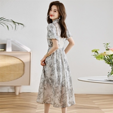 千百惠2025夏季新款时尚百搭显瘦高腰A字连衣裙女潮，女装连衣裙，采品优优