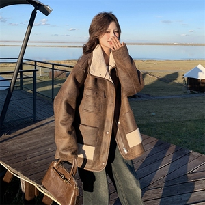 皮毛一体冬天外套女2024新款厚羊羔毛小个子机车复古翻领短款棉服图片