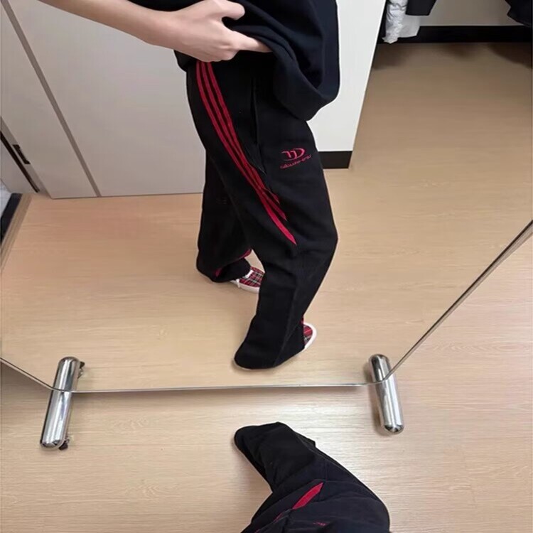 斜杠三条纹红黑撞色拼接显瘦微喇牛仔裤小众设计感美式工装直筒裤,男装牛仔裤,星座218-8