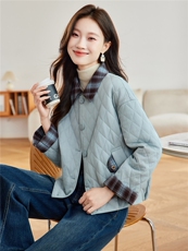 2026年春秋季格子翻领拼接菱形格短外套开衫上衣，女装棉衣/棉服，简韵佳