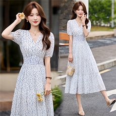 2026年夏季时尚潮流气质V领碎花修身连衣裙，女装连衣裙，江南富贵女
