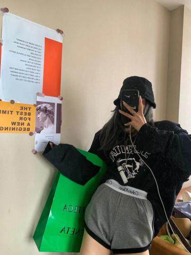 小马长袖防晒T，女装，last name