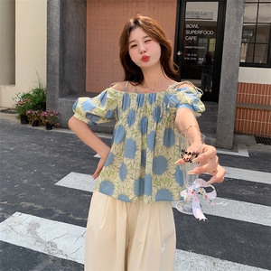 小个子法式茶歇印花一字肩上衣套装女夏新款休闲舒适阔腿裤两件套图片