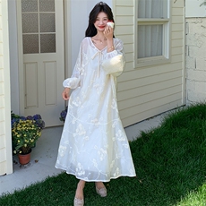 度假风白色蕾丝连衣裙套装女春秋2025新款吊带裙甜美法式优雅长裙，女装连衣裙，纯色衣恋
