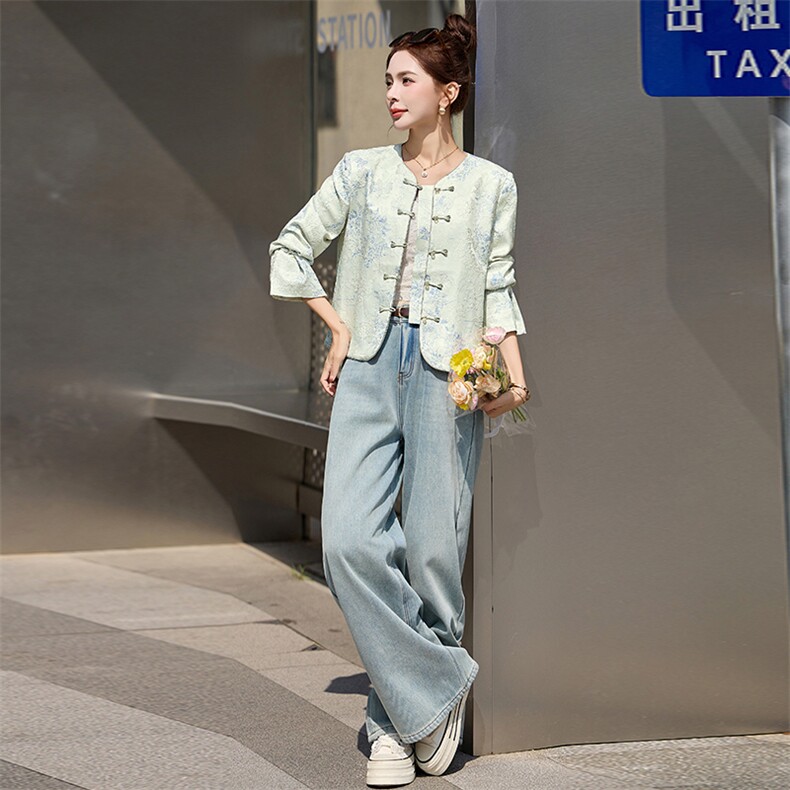 2025年春季新中式G风短款提花宽松外套女,女装短外套,依万里