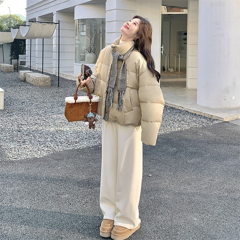 卡其色立领格纹拼接短款羽绒服女冬高级感设计感面包服外套,女装羽绒服,2C159