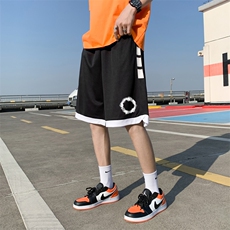 黑色