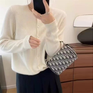 2025年秋季新款百搭女士长袖圆领长袖系扣针织开衫，女装针织衫/毛衣，佑昭祥羊绒