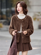 2025年秋冬新款圆领串珠羊羔毛带小挎包皮毛一体外套，女装羊羔毛/颗粒绒，鑫鑫美