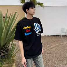 黑色