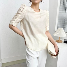 一款明艳动人的设计师款上衣，复古又少女，公主泡泡袖加宽肩，其它，序儿