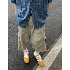 卡其色