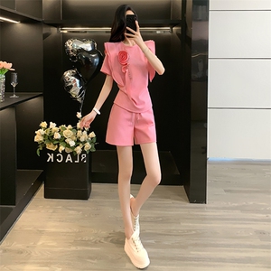 高级感时尚休闲运动套装女夏新款圆领粉色立体花朵上衣短裤两件套图片