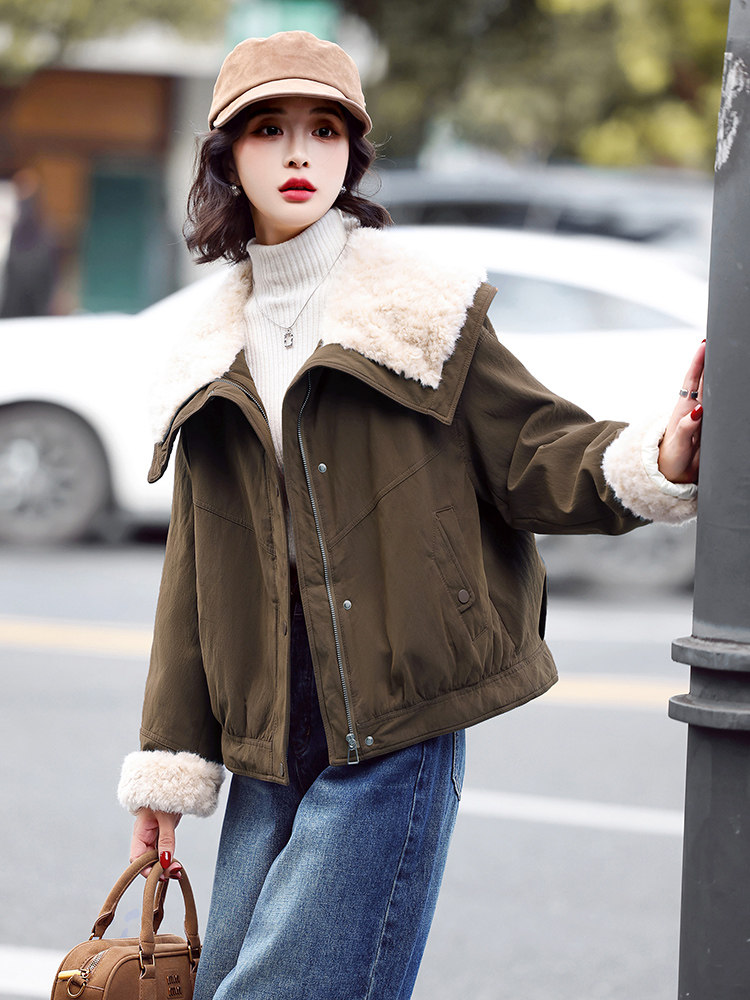 新标90白鸭绒羽绒短款外套女2025冬装韩版撞色拼接皮毛娃娃领,女装羽绒服,鑫源服饰
