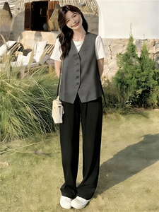 欧货运动套装女春款圆领纽扣马甲上衣内搭白色T恤阔腿长裤三件套图片