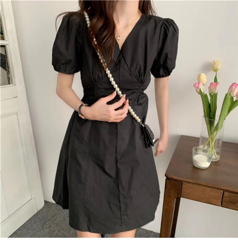 网红款收腰连衣裙，女装连衣裙，玩美