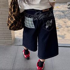 深蓝色