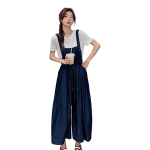 深蓝色复古牛仔背带裤套装女2025夏新款高腰显瘦T恤阔腿裤两件套图片