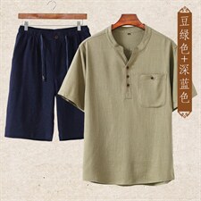 豆绿上衣＋深蓝短裤