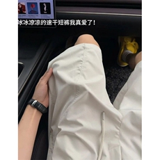 米白色