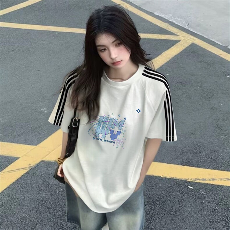 抖音得物品质二开240克宽松纯棉美式潮牌印花三条杠中性风短袖T恤,男装T恤,电商A486
