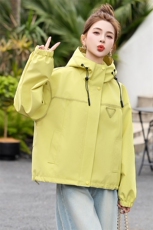 短款外套女2026春新款连帽抽绳休闲防风户外冲锋衣，女装短外套，美沁