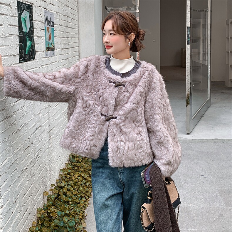 短款小香风皮毛一体2025新款仿貂绒毛毛皮草外套女年轻款,女装皮草,纯色衣恋