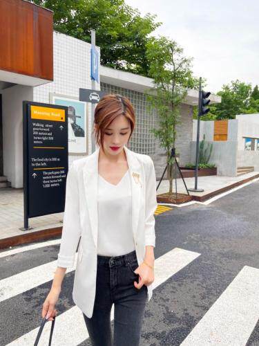 时尚胸花西装，女装西装，咔蒂妮