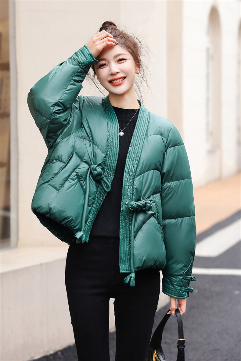 墨绿色羽绒服女冬季2025年新款短款时尚小个子V领盘扣白鸭绒外套,女装羽绒服,火爆靓佳人