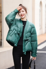 墨绿色羽绒服女冬季2025年新款短款时尚小个子V领盘扣白鸭绒外套，女装羽绒服，火爆靓佳人
